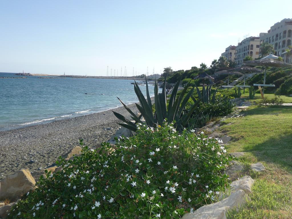 Zygi Beachfront Villa Extérieur photo